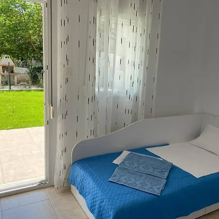 Lili House In 150m From The * نيكيتي