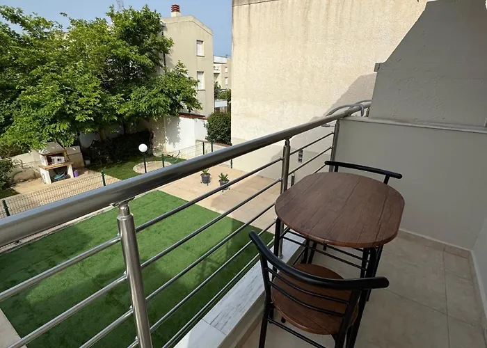 Lili House In 150m From The 니키티